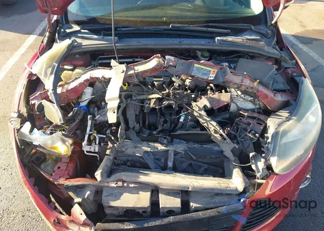 2014 Ford Focus Titanium z USA, uszkodzony, nr VIN 1FADP3N27EL247939